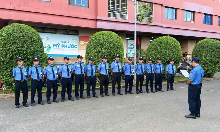 Đội bảo vệ Hoàng Bách tại khu dân cư